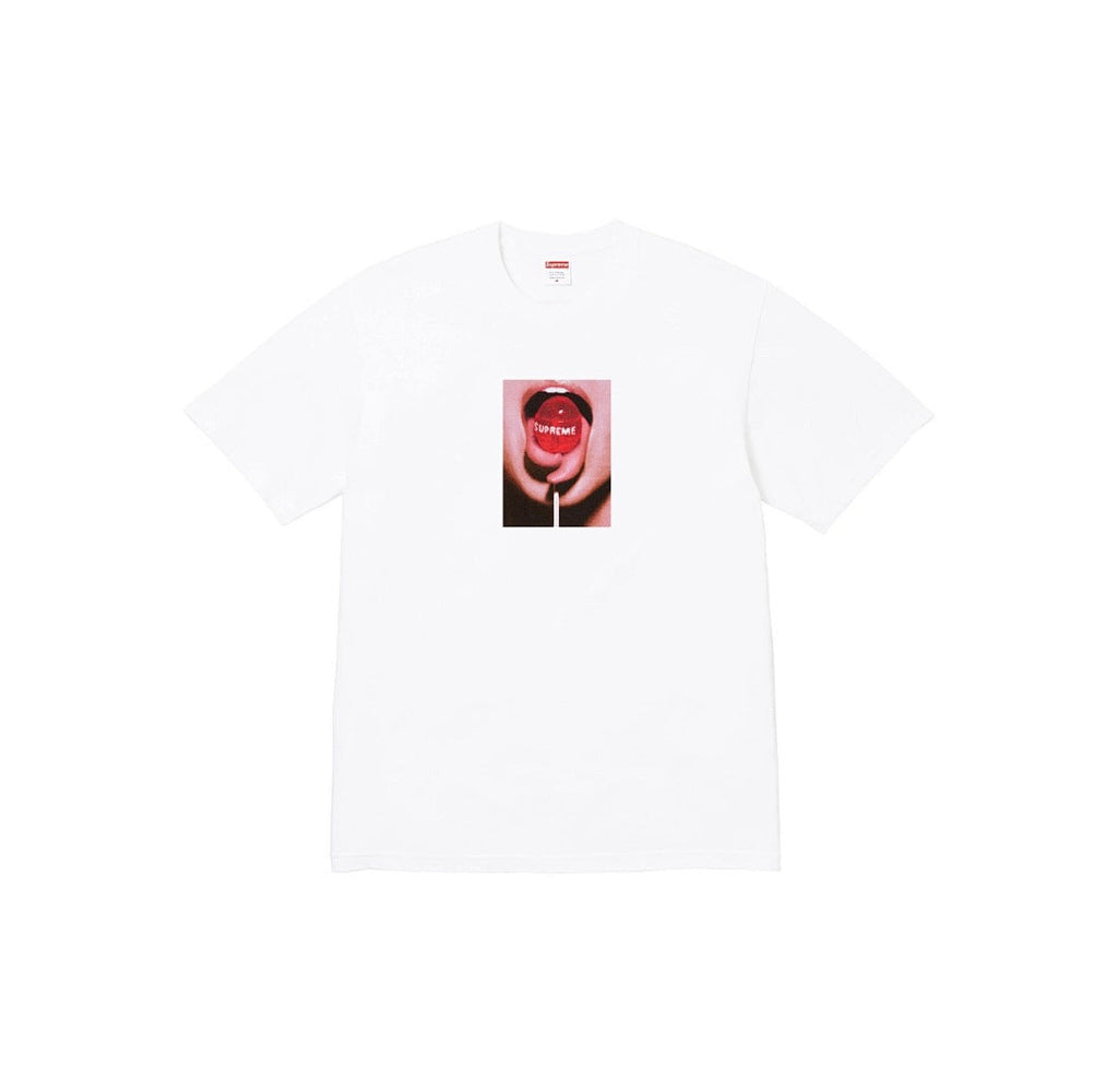 款号817#p40💰 Supreme FW24 2024秋季T恤系列 WEEK8 Lollipop Tee 品牌logo图案印花舒适圆领短袖T恤 男女同款 宽松版型 采用260克精梳棉双纱 从面料 - view 1