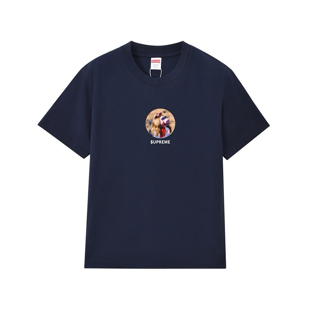 款号M273#p40💰 Supreme SS24 SS24 夏季T恤系列 WEEK19 MISS PIGGY TEE 小猪小姐印花图案休闲圆领短袖美式潮流T恤 男女同款 宽松版型 采用260克精梳棉 - view 2