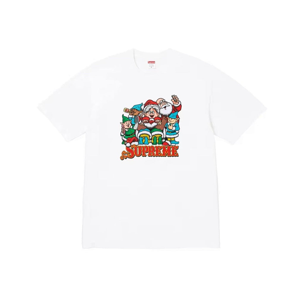 款号M367#40💰 Supreme 冬季T恤系列 FW25 Naughty Tee 冬季T恤系列 圆领舒适人物印花图案短袖T恤 男女同款 宽松版型 采用260克精梳棉双纱 从面料到辅料全部三标 - view 4