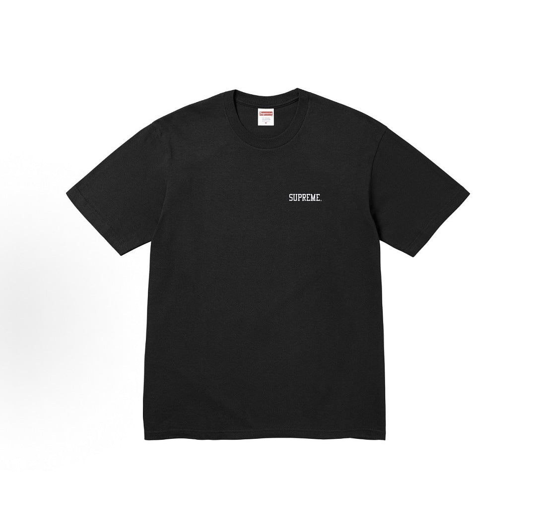 款号M450#p40💰 Supreme × Mike Kelley 联名款 SS26 WEEK8 Banner Tee 背面骷髅三叶草印花短袖T恤 男女同款 宽松版型 采用260克双纱纯棉 圆筒 - view 1